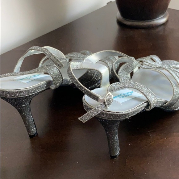 Heels (size not on shoes buts it’s true size 11) - Picture 2 of 3